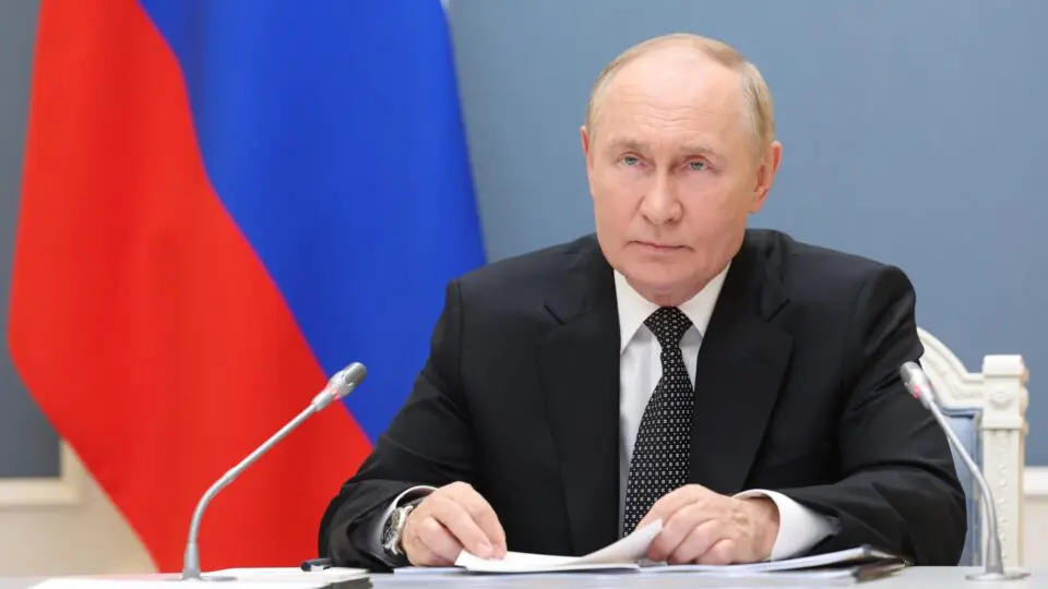Putin confirma ataque à Ucrânia com míssil balístico de médio alcance sem carga nuclear