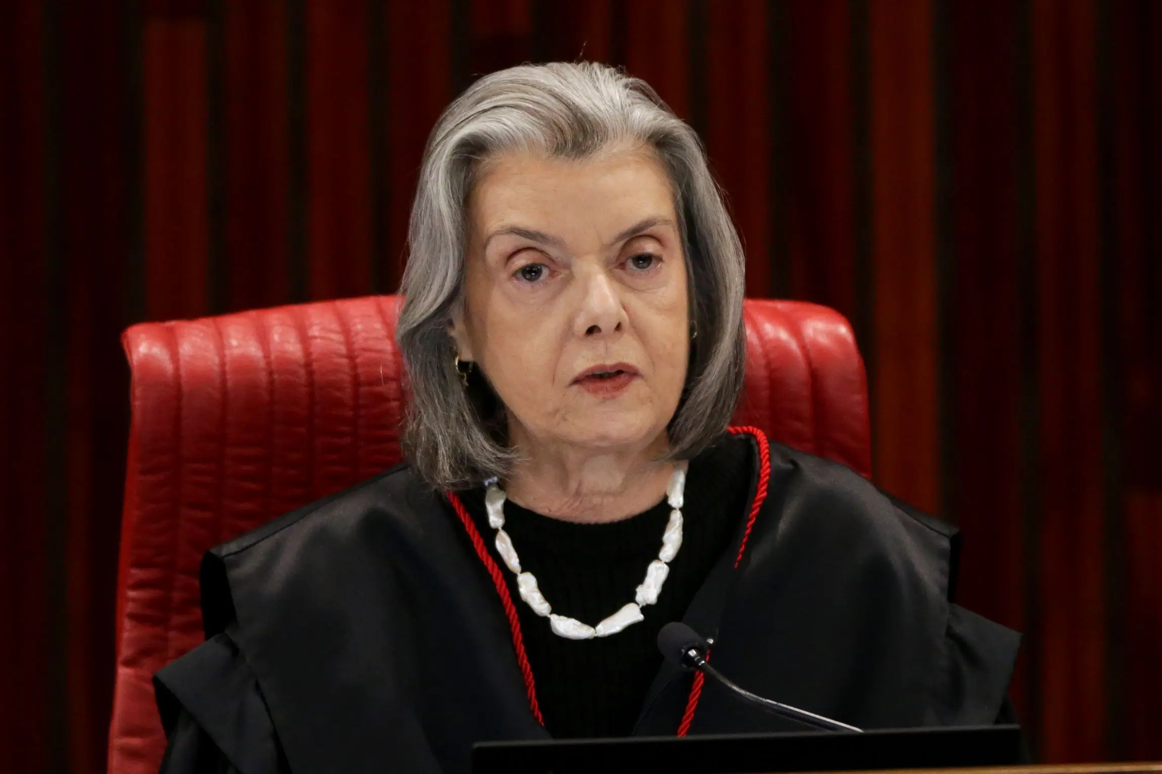 Cármen Lúcia repudia violência na campanha eleitoral e aciona PF