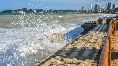 Praias do litoral brasileiro podem não desaparecer, mas serão alteradas pelo aumento do nível do mar.