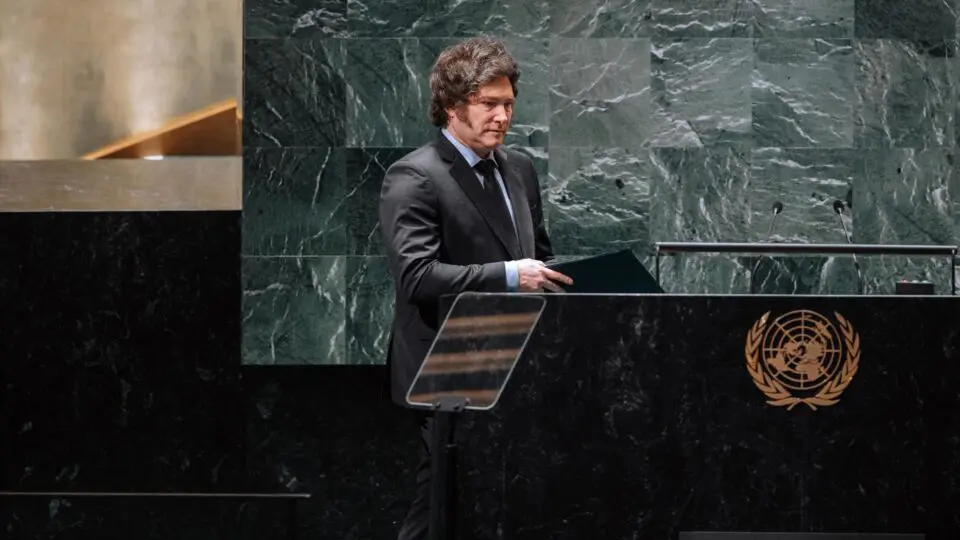 O presidente da Argentina, Javier Milei, se encaminha para a tribuna para seu discurso na Assembleia Geral da ONU.