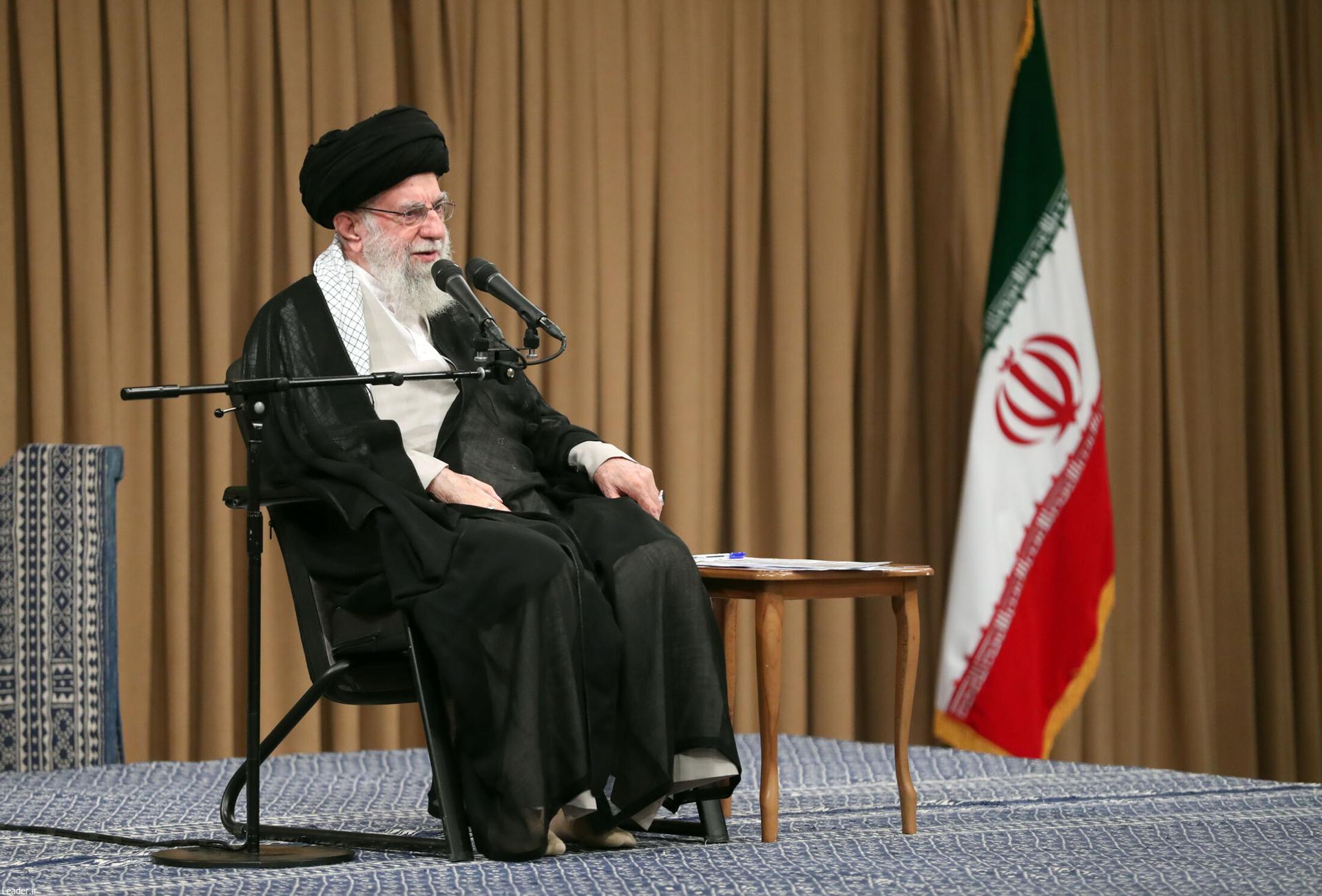 o líder supremo do Irã, o aiatolá Ali Khamenei, defende a destruição de Israel