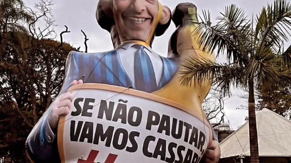 Pixuleco de Rodrigo Pacheco na manifestação em Belo Horizonte