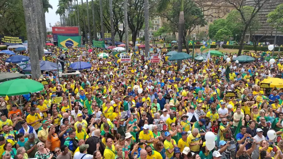 “Fora Moraes” na Praça da Liberdade, em BH