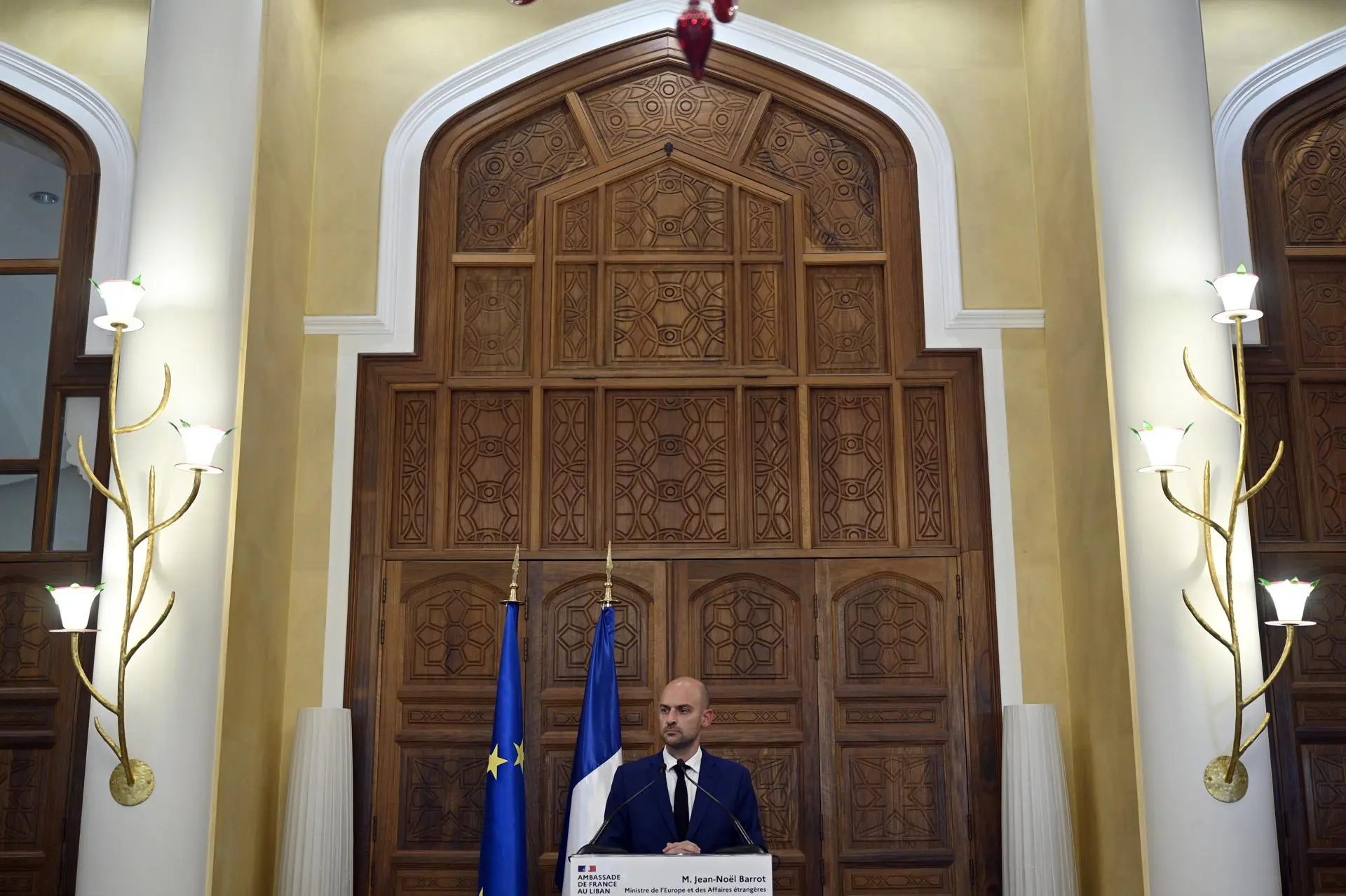 França pede que Israel evite realizar incursão terrestre no Líbano