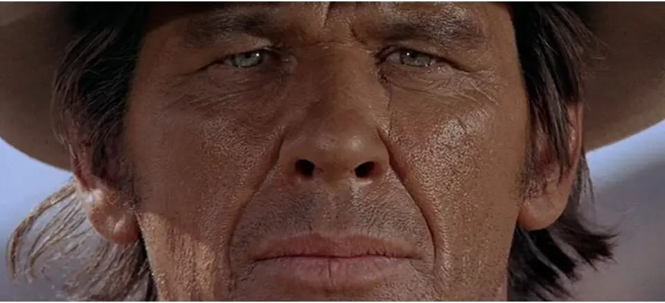 Charles Bronson na pele de Harmonica, em "Era uma Vez no Oeste"