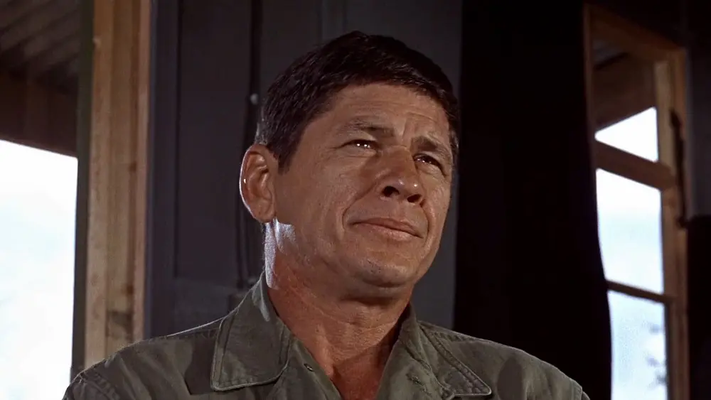 Em "Os Doze Condenados", Bronson apavora nazistas na França