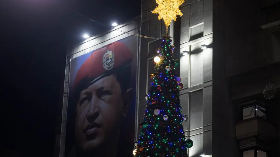 Maduro inicia “Natal antecipado” na Venezuela, que deve durar até oficialização de seu 3º mandato