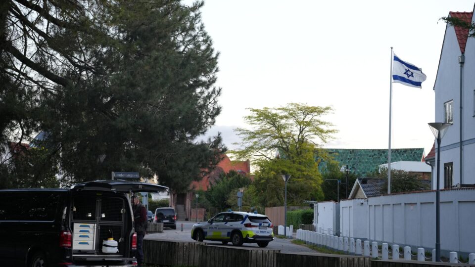 Dinamarca prende 3 após explosões perto da embaixada de Israel
