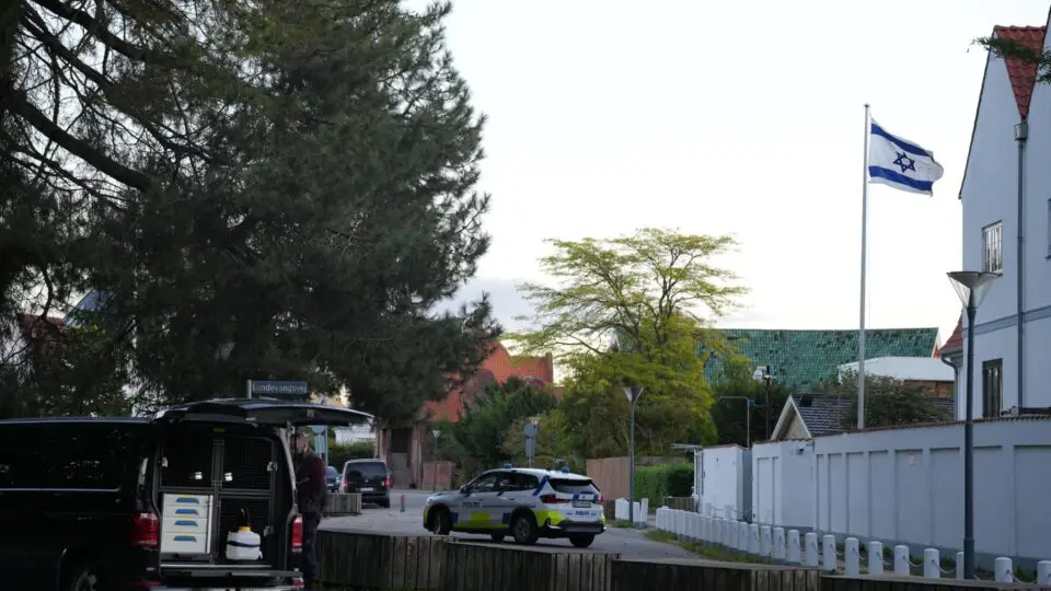 Polícia da Dinamarca prende 3 pessoas após explosões perto da embaixada de Israel no país