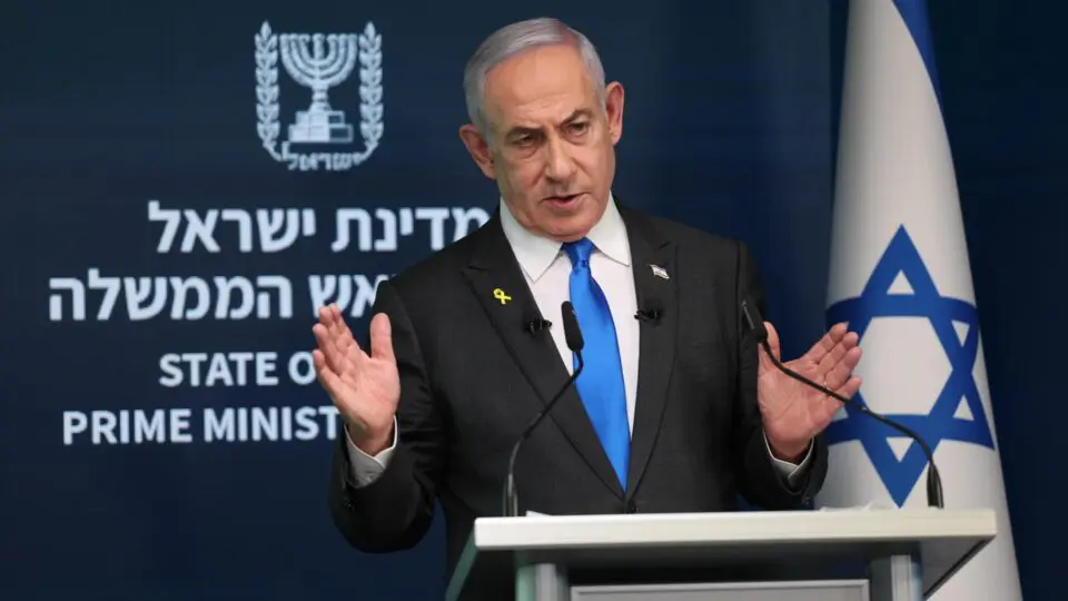 O primeiro-ministro de Israel, Benjamin Netanyahu, criticou declarações do presidente da França Emmanuel Macron e afirmou que Israel vencerá “com ou sem o seu apoio”.