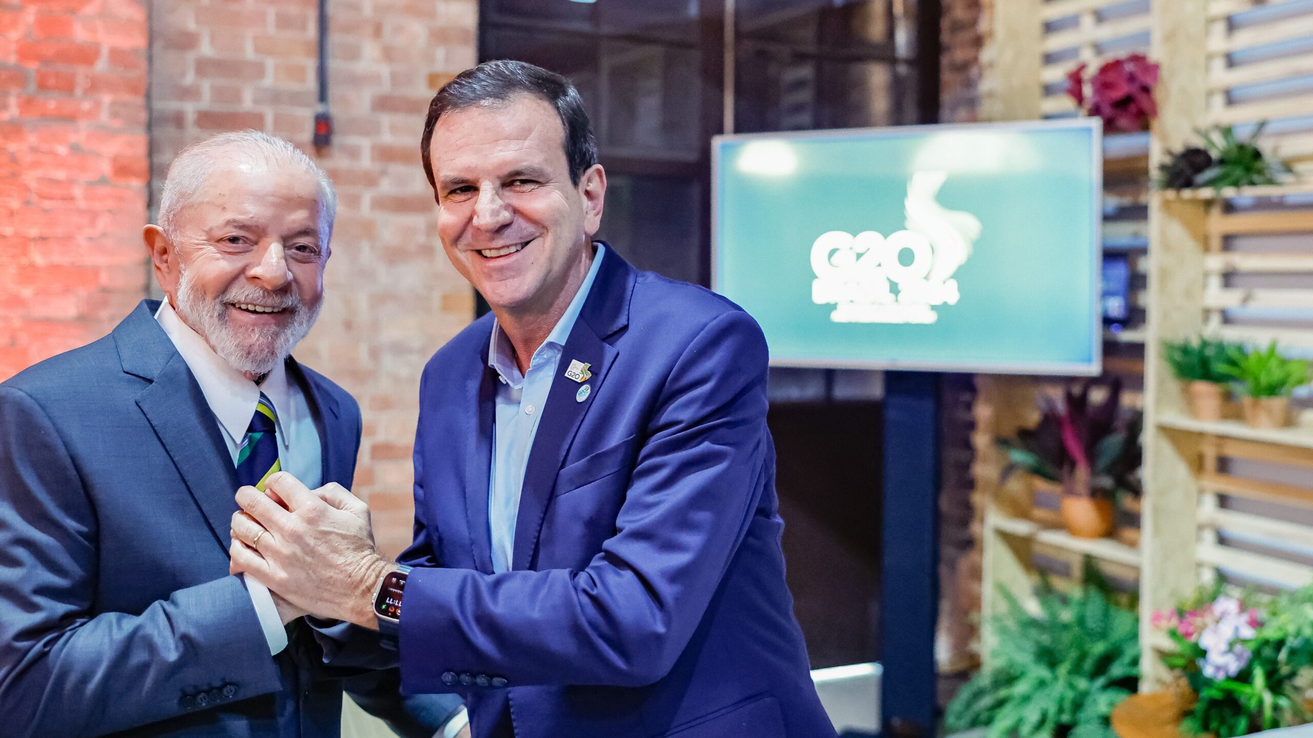 Prefeito reeleito do Rio de Janeiro, Eduardo Paes, recebeu apoio do presidente Lula