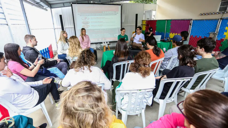 Evento reuniu cerca de 40 tutores na Hermi PetCare, em Curitiba.