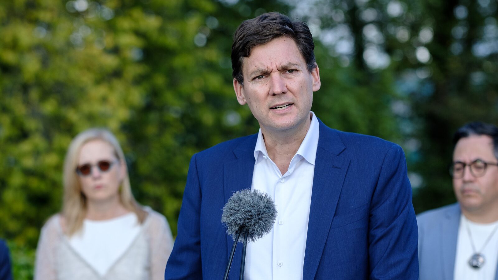 Premiê da Colúmbia Britânica, David Eby, anuncia política de internação compulsória de dependentes químicos