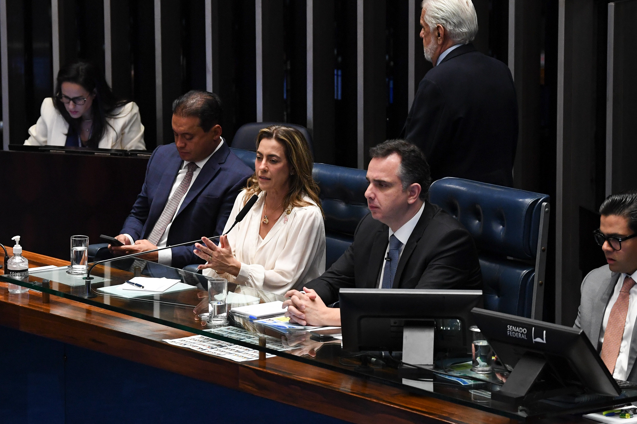 A senadora Soraya Thronicke apresentou o requerimento de criação da CPI das bets, que foi lido por Pacheco na sessão desta terça (8).