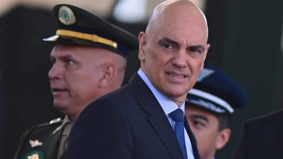 Acesso à rede social X no Brasil caiu apenas 10% no período da censura imposta por Alexandre de Moraes, mostra levantamento com base em geolocalização.