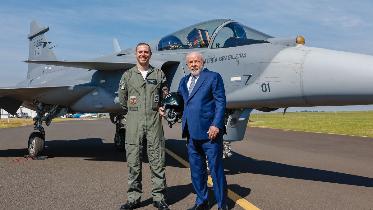 Deputado quer investigar compra de caças Gripen pelo governo