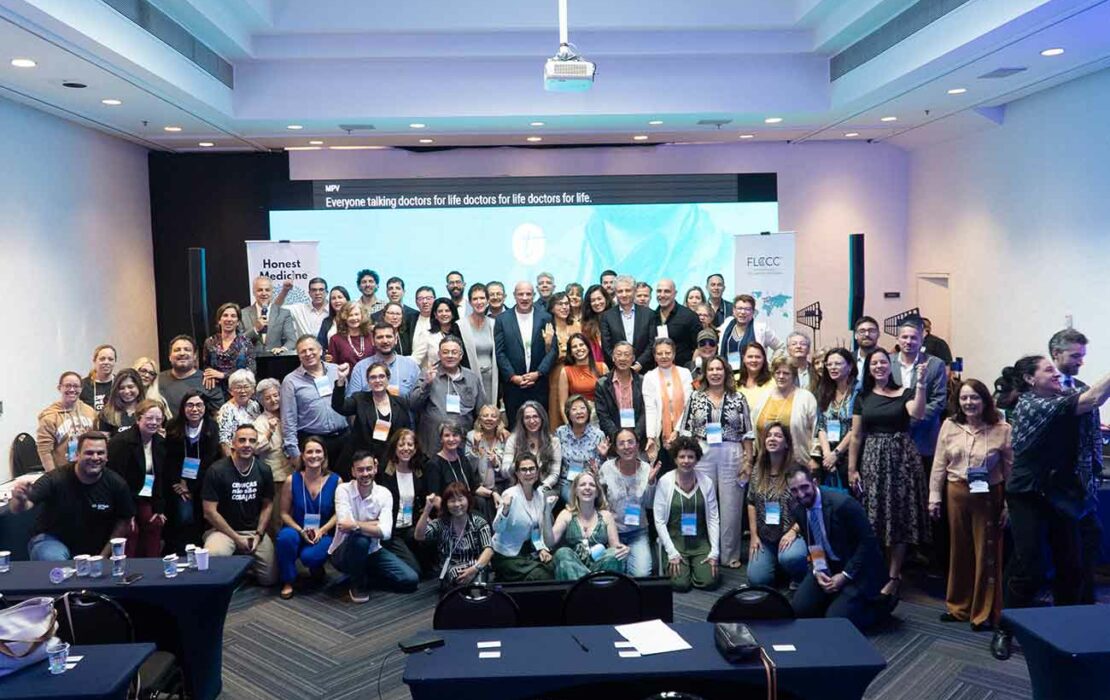 O evento reuniu profissionais de 13 países que foram perseguidos na época da pandemia por defenderem autonomia médica e tratamento precoce