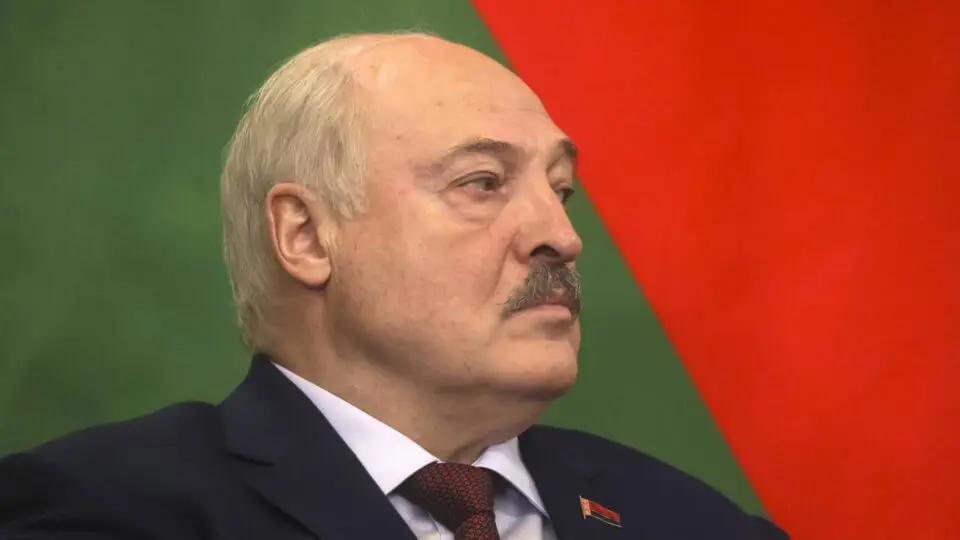 Faltando um mês para eleições, ditador de Belarus indulta diversos presos políticos
