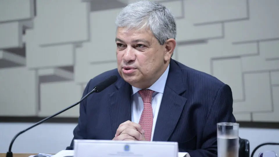 Governo Lula “abandonou perseguir centro da meta fiscal”, diz diretor da IFI do Senado
