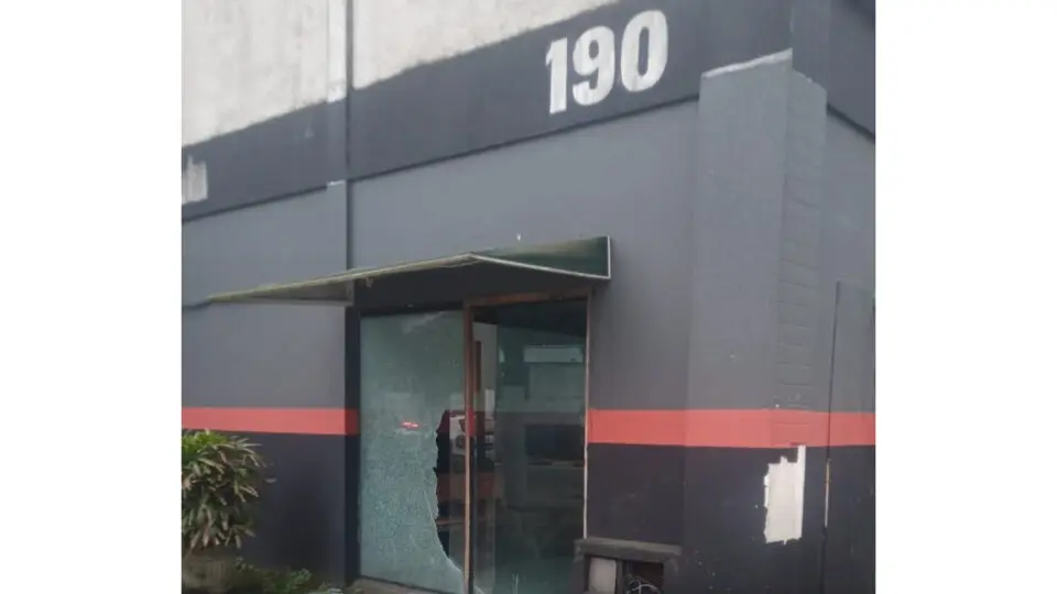 Autores dos disparos contra a base da PM no Guarujá ainda não foram identificados.