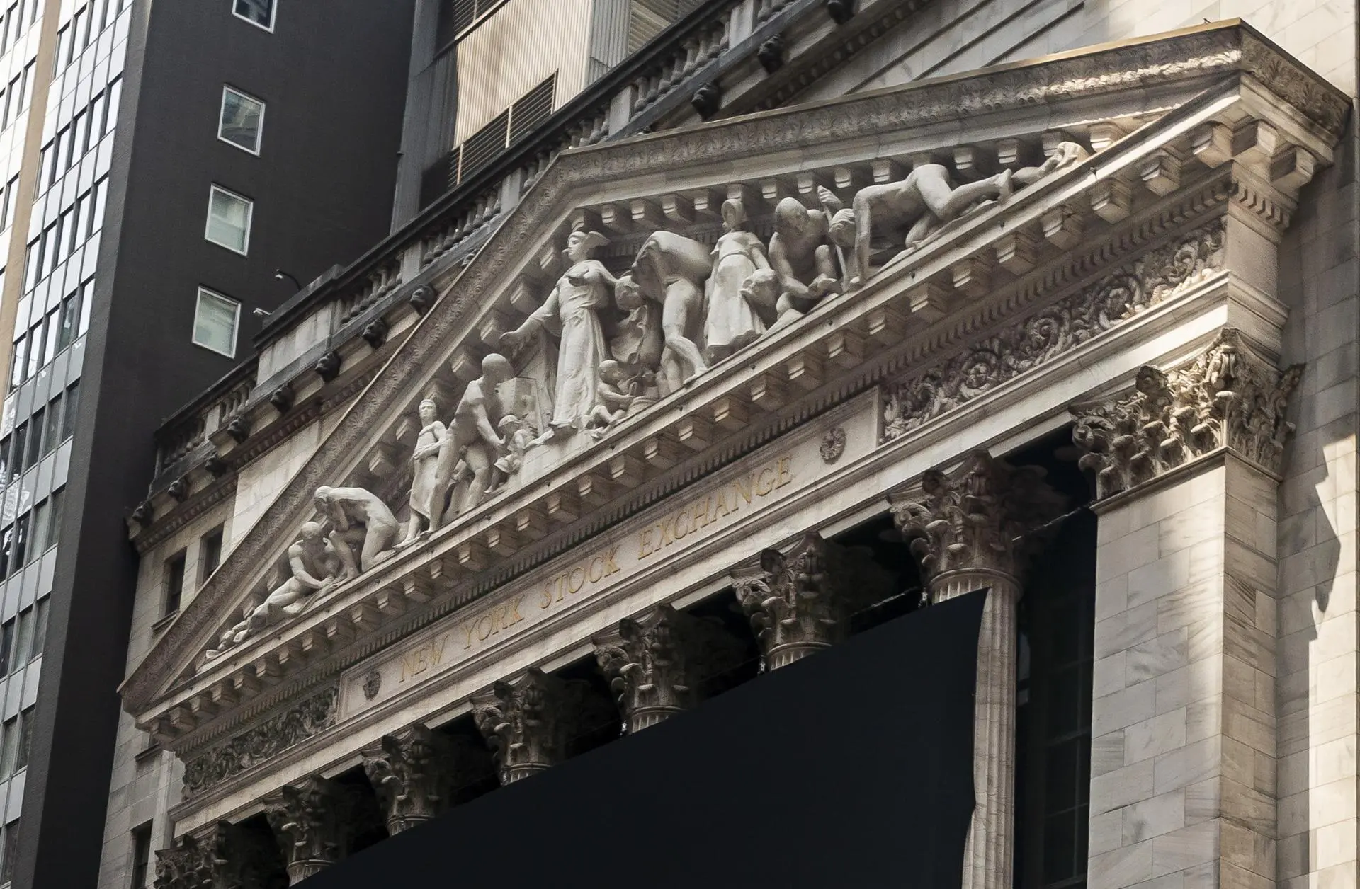 Mais de 200 pessoas são presas por desobediência civil em protesto pró-Palestina na Bolsa de Nova York