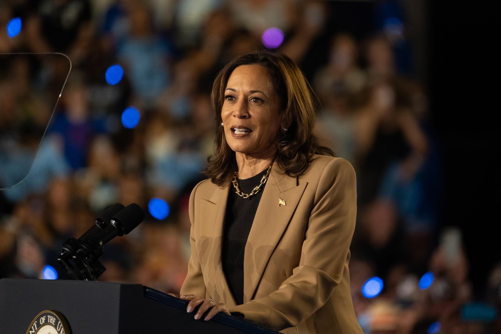 A candidata democrata à presidência dos Estados Unidos, Kamala Harris, em comício em Chandler, no Arizona, na semana passada