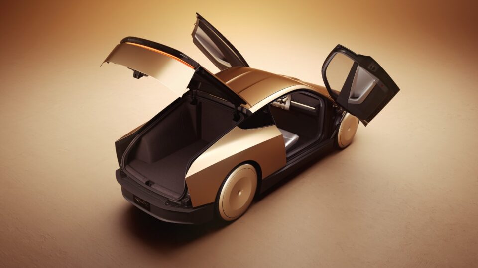 Cybercab, o robotáxi da Tesla, tem espaço para duas pessoas e amplo porta-malas.