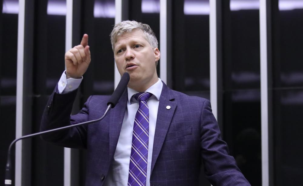 Deputado Marcel van Hattem (Novo-RS), em discurso na tribuna da Câmara dos Deputados.