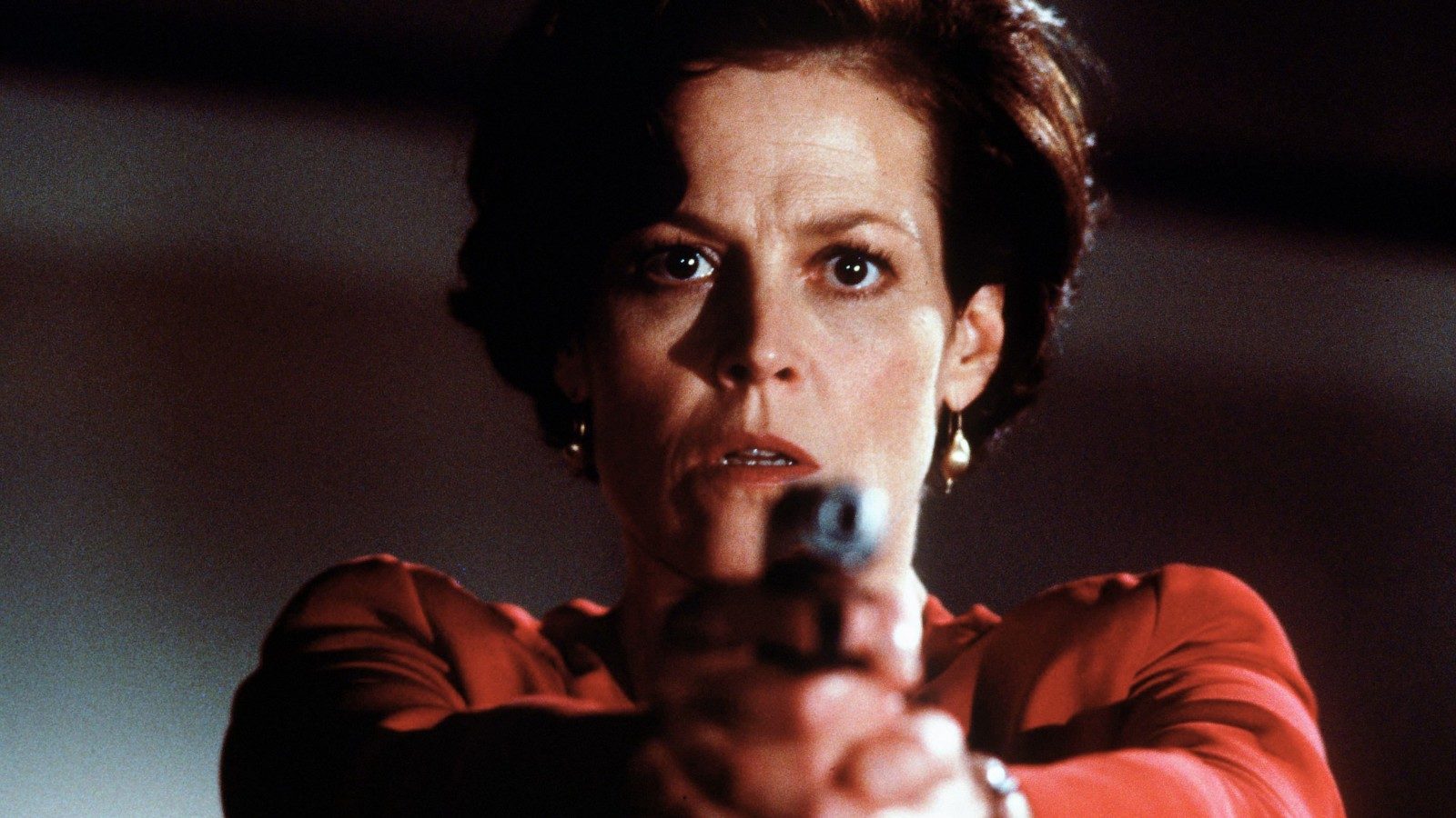 Sigourney Weaver na pele de Helen Hudson, a psicóloga especializada em serial killers de “Copycat”