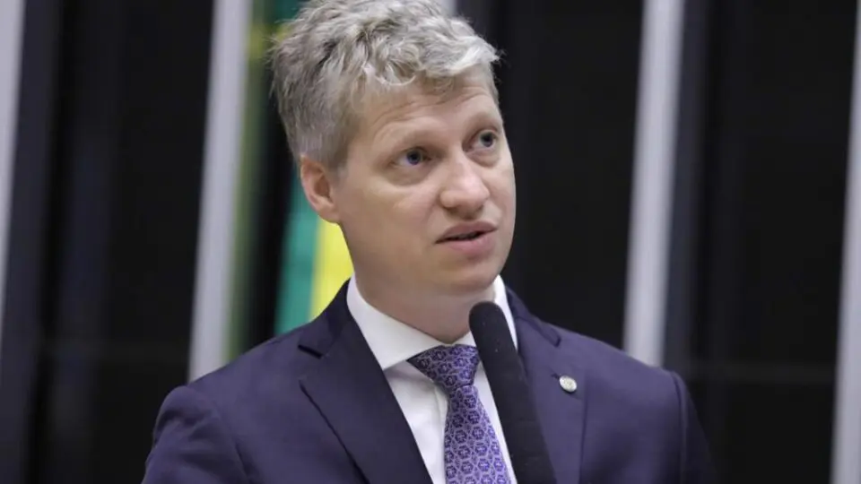 Michael Shellenberger explica a ligação entre a investigação do STF contra o deputado Marcel van Hattem e estranhos acontecimentos nos EUA.