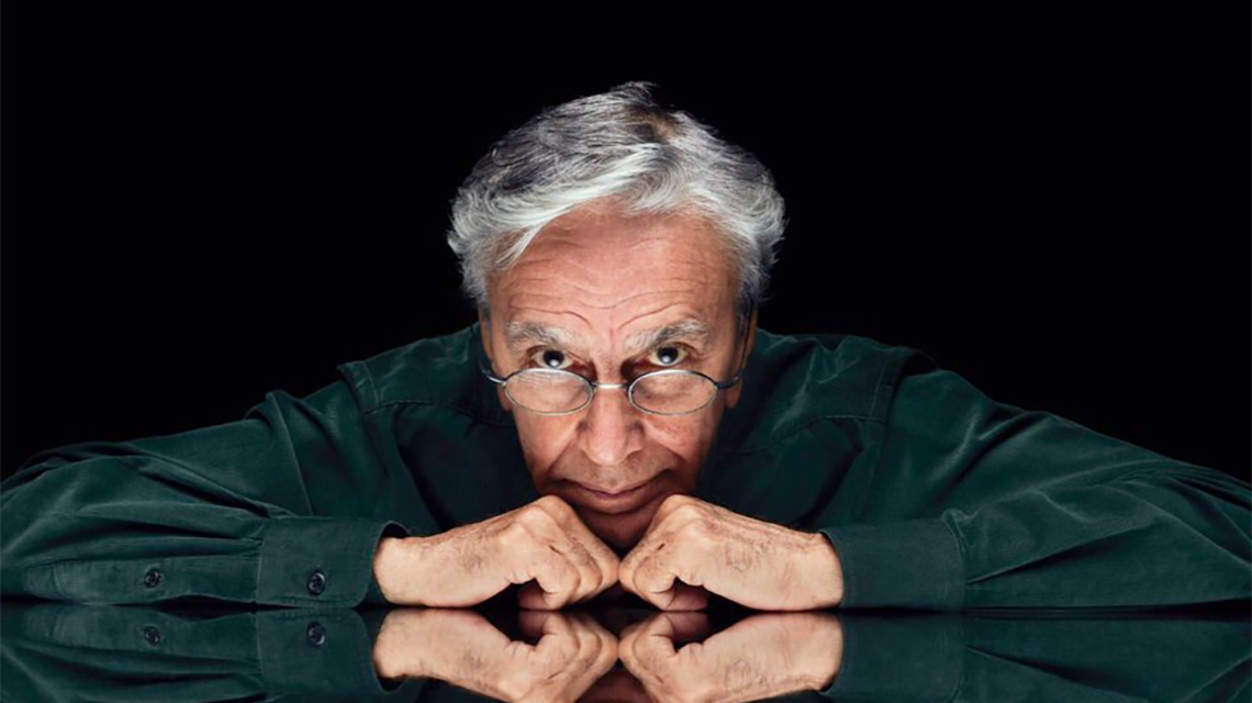 O cantor Caetano Veloso, que regravou sucesso do pastor Kleber Lucas