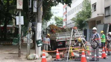 Após cinco dias de novo episódio de apagão em São Paulo, perto de 40 mil unidades seguem sem energia elétrica.