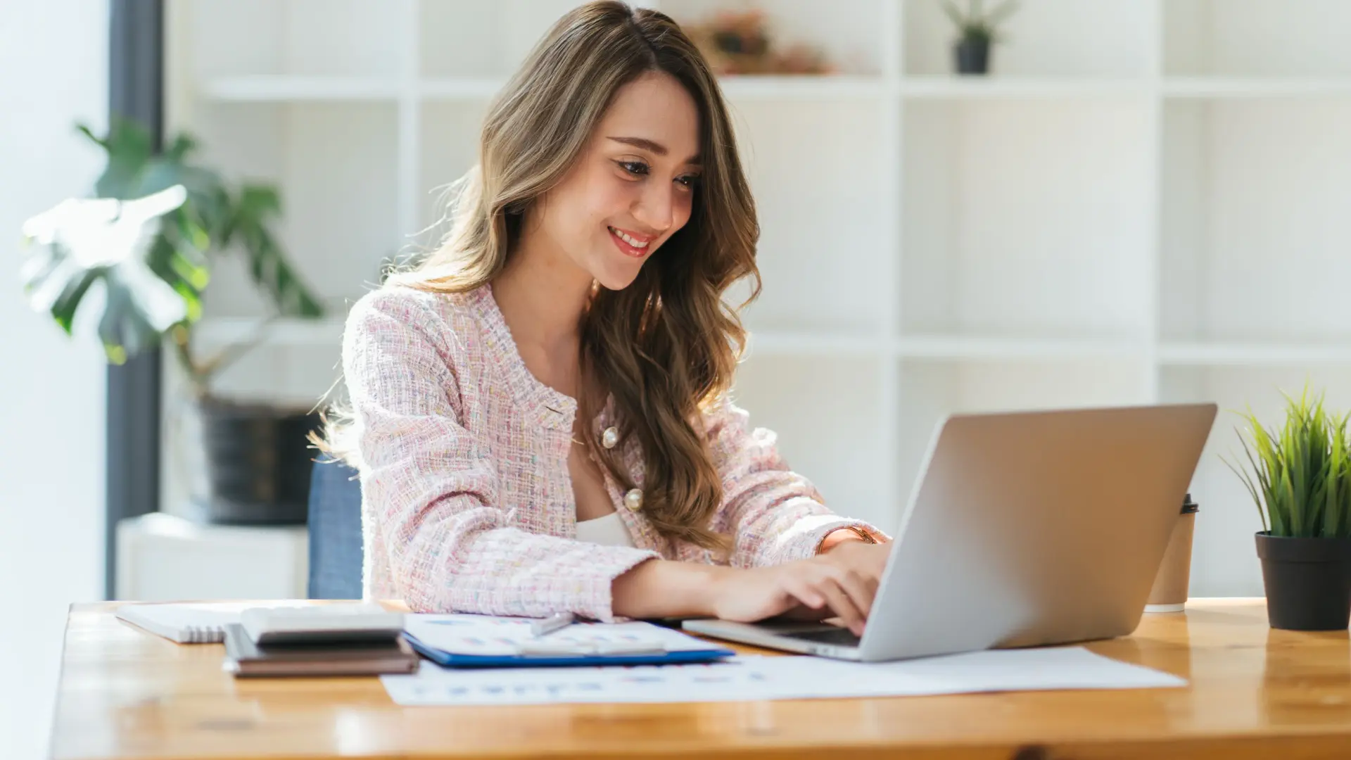 No caso de brasileiros com cidadania italiana, o AIRE se aplica tanto para quem a obteve por ascendência quanto por matrimônio