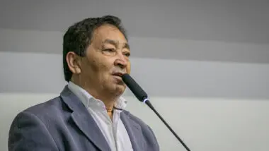 O prefeito de Taboão da Serra e candidato à reeleição, José Aprígio, foi baleado nesta sexta-feira (18)