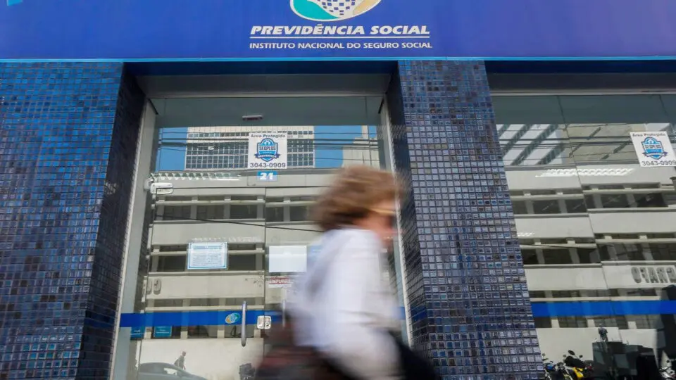 Justiça derruba exclusividade de bancos no consignado do INSS; governo vai recorrer