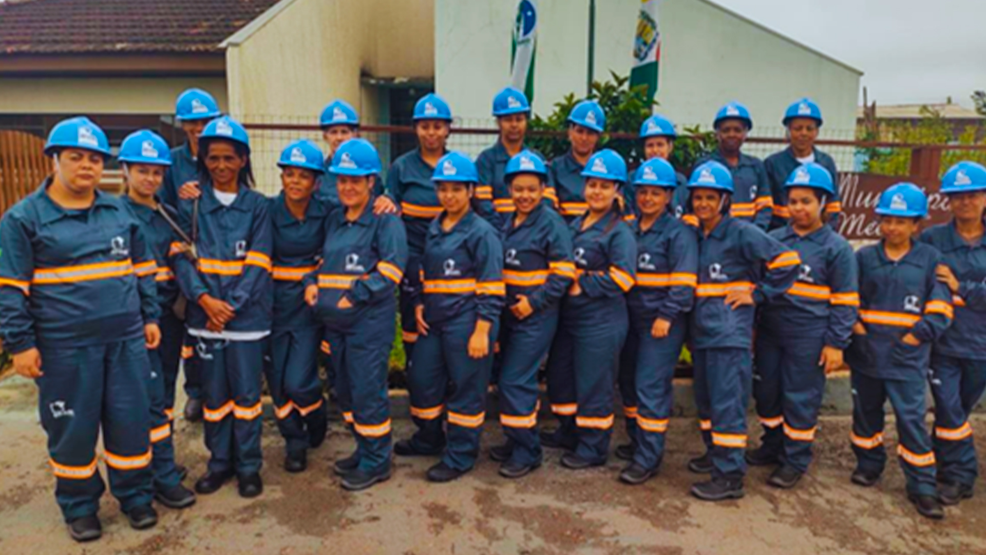Em Carambeí, na Região Central do Paraná, 25 mulheres participaram de um curso para trabalhar na construção civil.