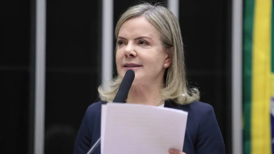 Gleisi cobra “ações concretas” do governo Lula para ajudar Cuba