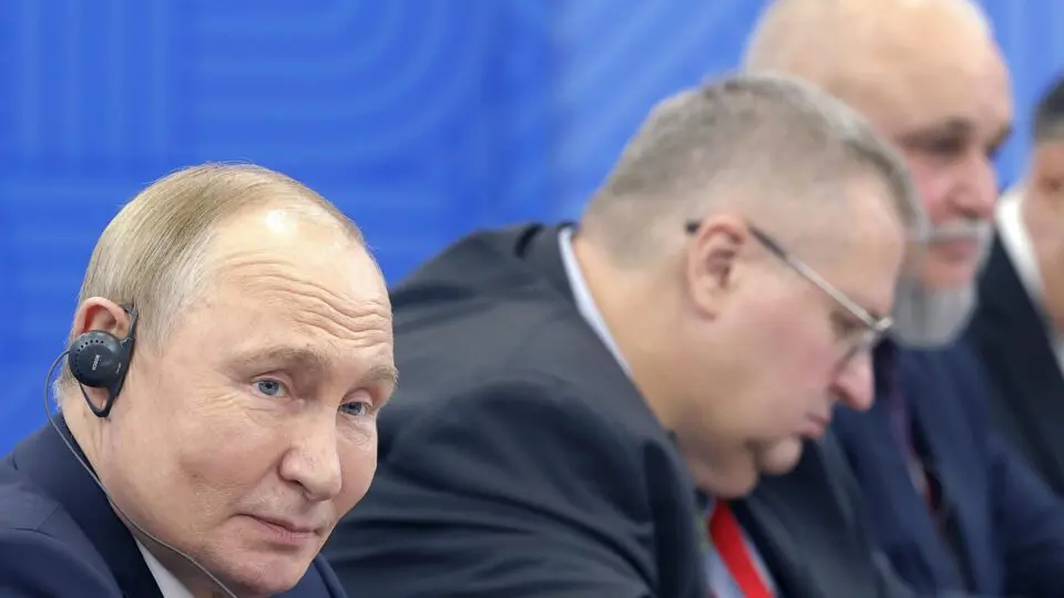 Putin parabeniza Trump por vitória nos EUA e diz que está pronto para conversar: “Merece atenção”