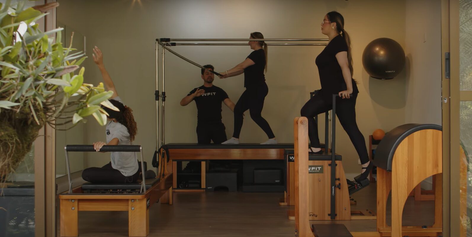 Com movimentos suaves, de baixo impacto e eficazes, o Pilates fortalece os músculos e melhora a flexibilidade, ajudando a combater o desconforto diário.