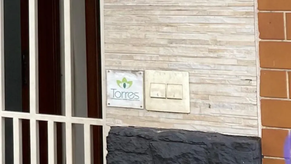 Na entrada do imóvel declarado como sede do Instituto Incube, a placa é da Torres Consultoria