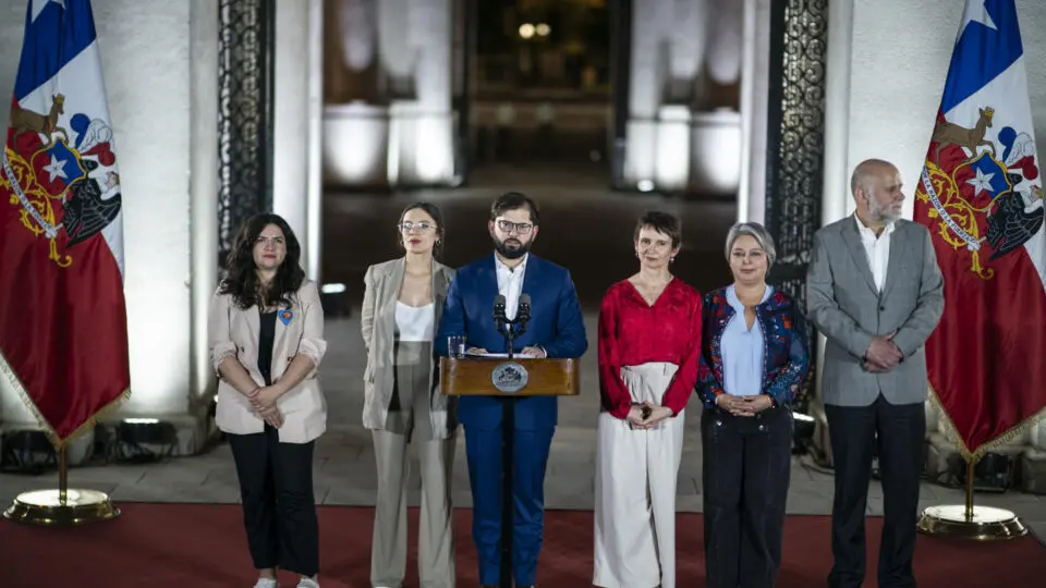 Deputados do Chile aprovam lei que exige teste semestral de drogas para presidente e ministros