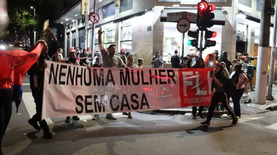 Manifestantes ligados a Frente de Luta por Moradia tentam invadir imóveis em São Paulo