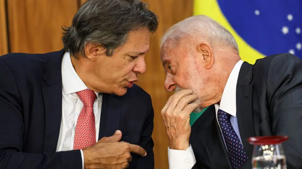 Haddad diz que não há prazo para corte de gastos e dólar atinge maior valor desde 2021