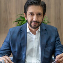 O prefeito de São Paulo, Ricardo Nunes (MDB), é considerado um dos principais nomes para a sucessão de Tarcísio. Imagem referente a matéria