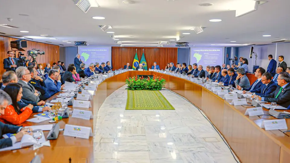 Lula e e o ministro da Justiça e Segurança Pública Ricardo Lewandowski apresentam Proposta de Emenda Constitucional da Segurança a governadores