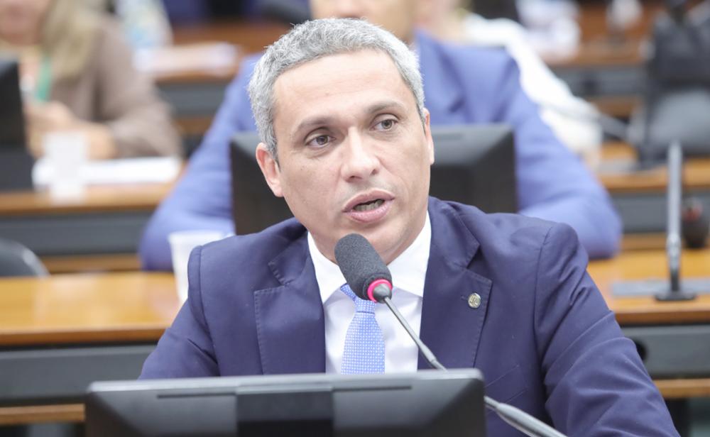 Gustavo Gayer quer convocar ministro para falar sobre “pedalada da Telebras”