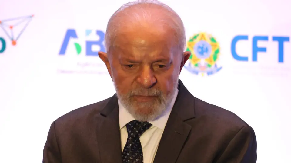 Governo Lula se aproxima da metade