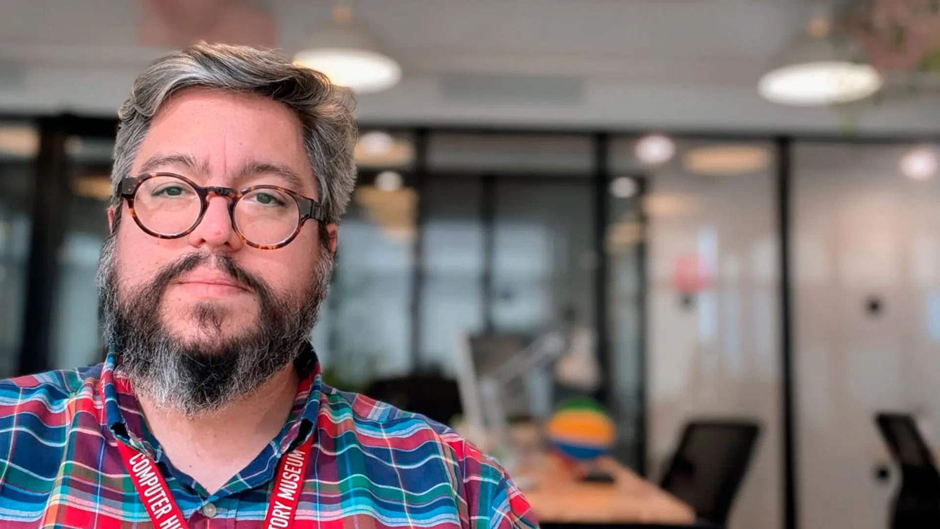 “Cada uma dessas inteligências envolve diferentes redes neurais, demonstrando que a inteligência humana é complexa e multifacetada”