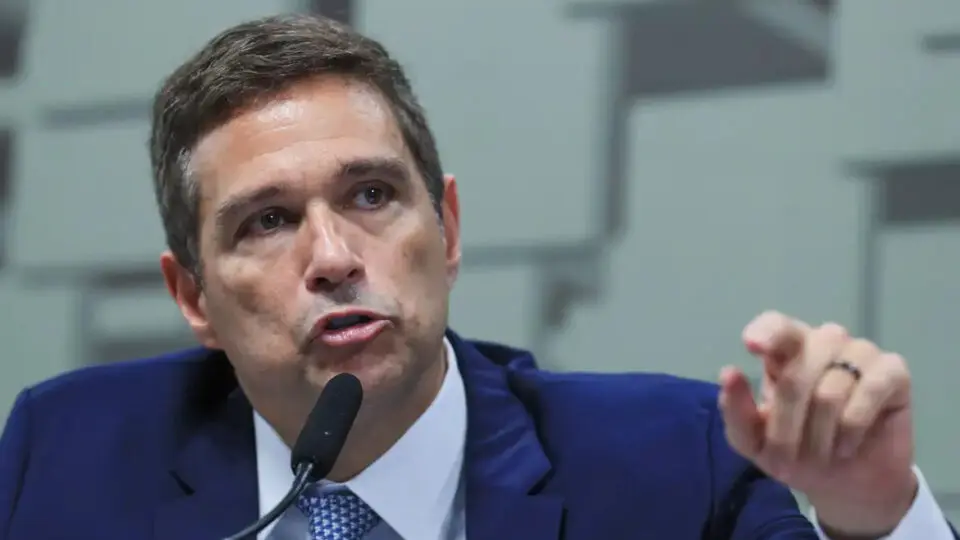 BC dá "puxão de orelha" no governo Lula e cobra compromisso com ajuste fiscal