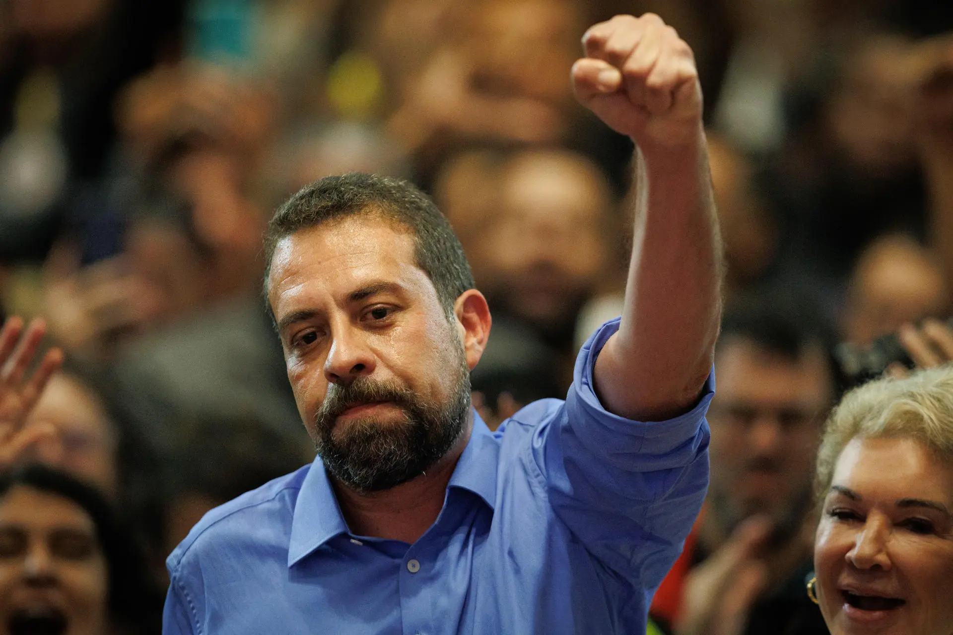 Guilherme Boulos chama extrema direita de erva daninha em evento para militância
